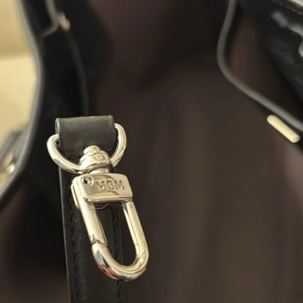 💯 Auth MCM Black Leather Tote Bag (Medium) - Picture 12 of 16